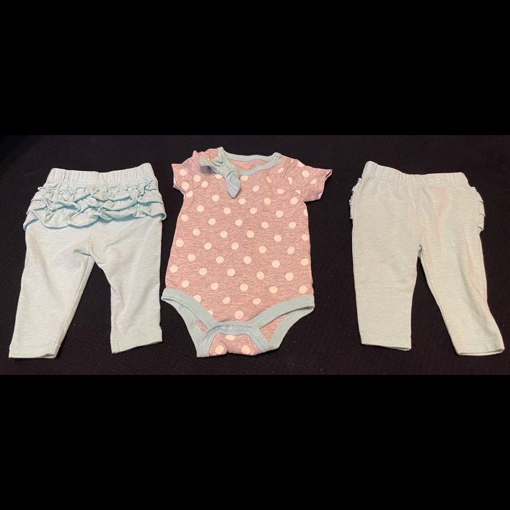 Adorable 2 piece outfit with extra pants